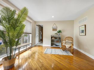 1053 N Hanley Rd, Saint Louis, MO 63130