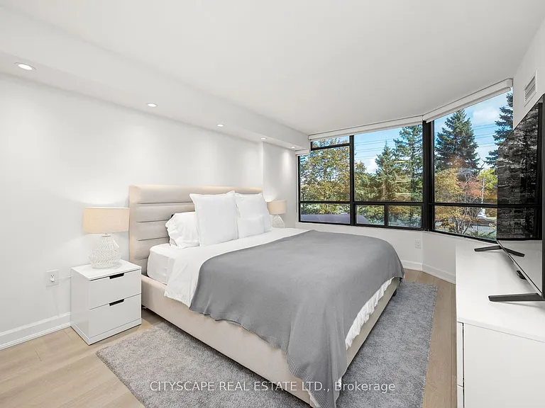 7460 Bathurst St #209 — Photo 16