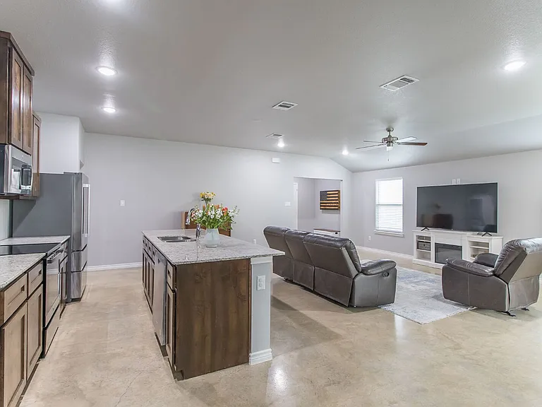 1715 Dryden Ave — Photo 10