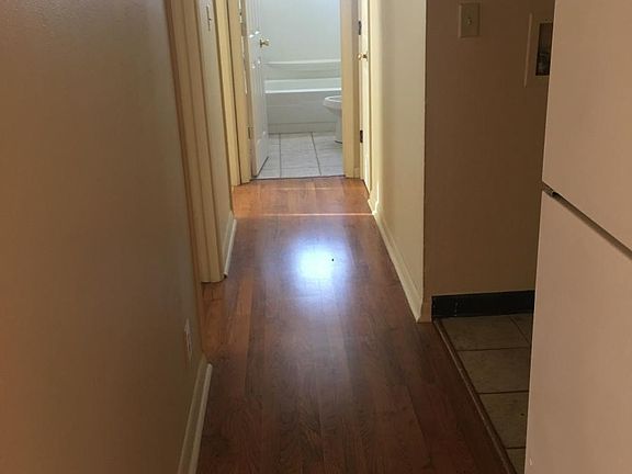 5th image of 1308 Cherry Hill Dr APT C