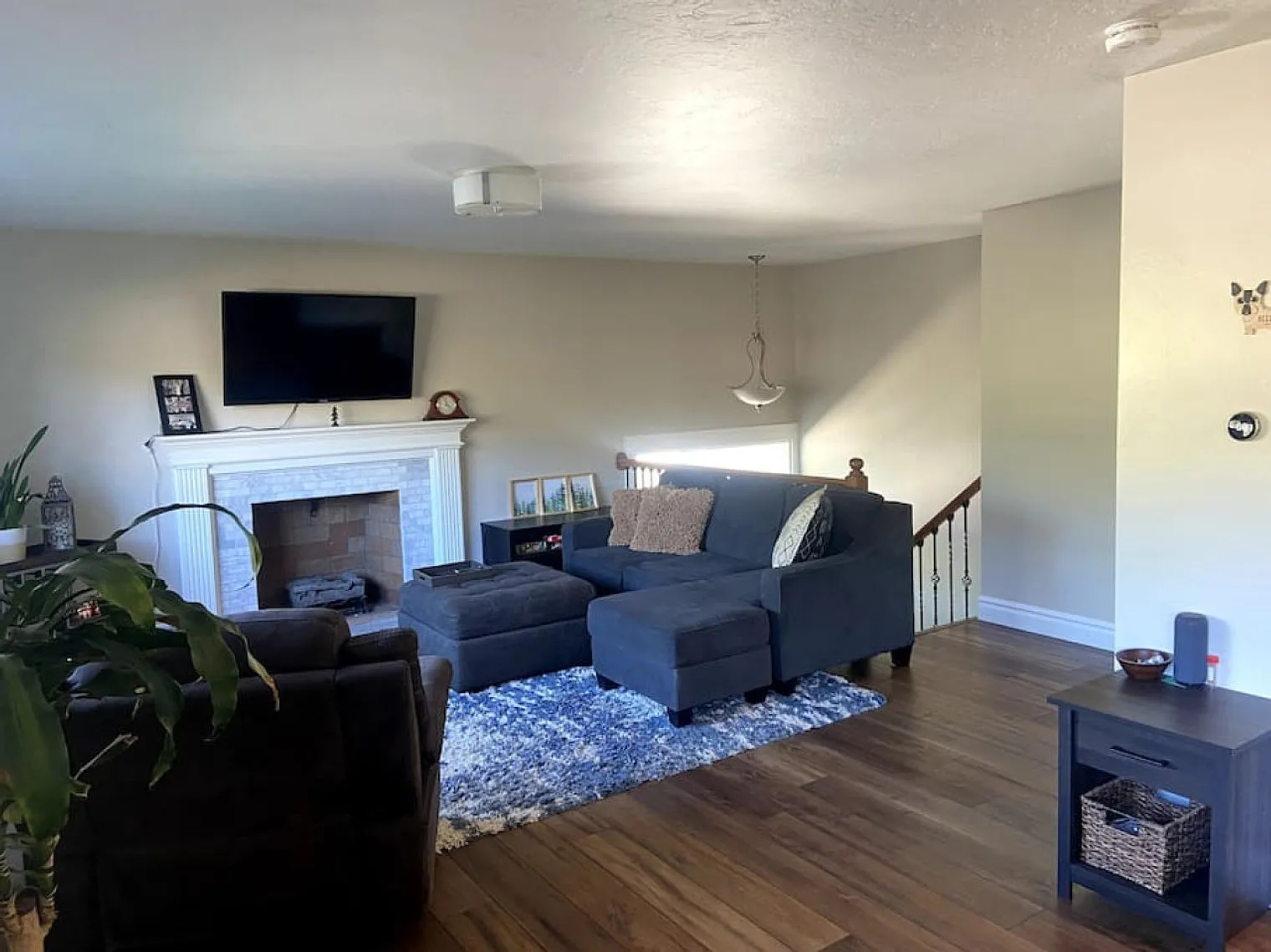 2 bed, 1.0 bath, 1184 sqft, $3,222 — Photo 2