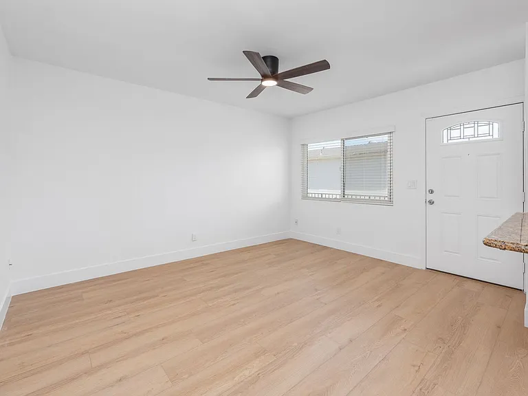 1413 Hemlock Ave — Photo 8