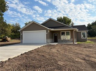 102 W 4th St, Creighton, MO 64739