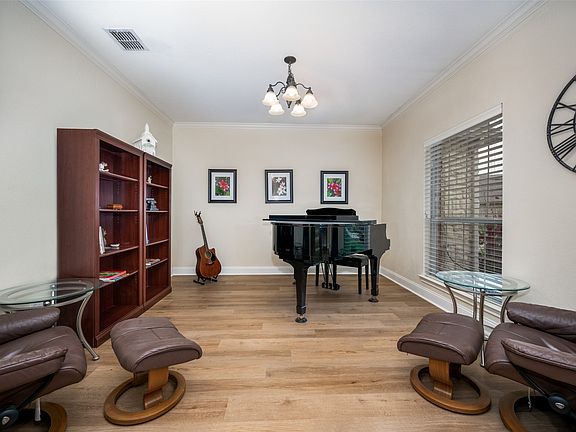 3rd image of 7860 Valley Ridge Dr