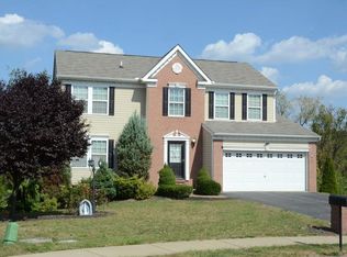 210 Hickory Cir, Mc Kees Rocks, PA 15136