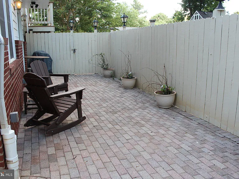 7703 Newcastle Dr — Photo 13