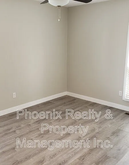 1362 Tipperary St — Photo 14