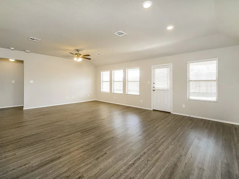 2923 Daisy Mdw — Photo 7