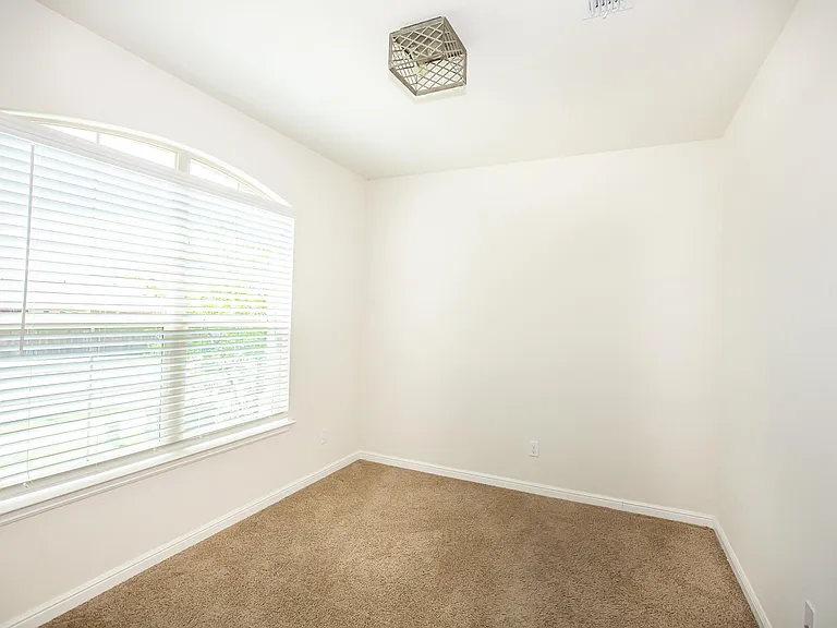 9524 Blaine Dr — Photo 15