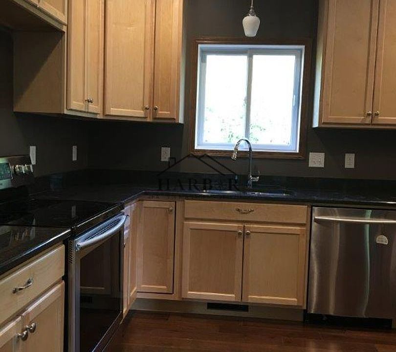 1st image of 3112 Rose Dr SE