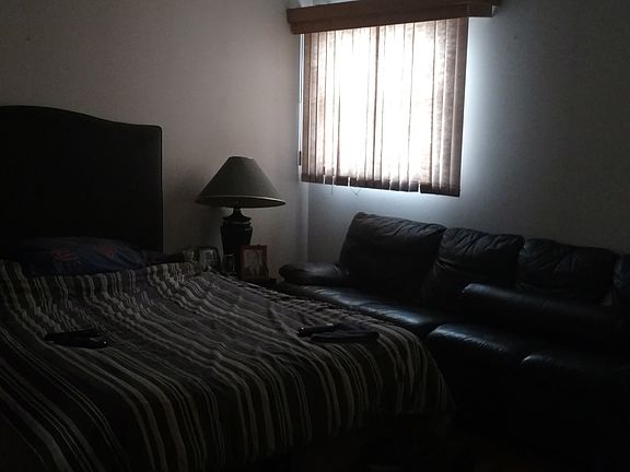 5th image of 215 Doughty Blvd