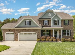 8425 Carly Ln W, Charlotte, NC 28227