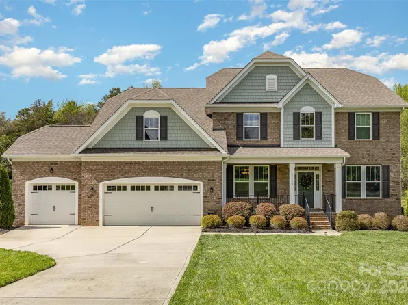 8425 Carly Ln W, Charlotte, NC 28227
