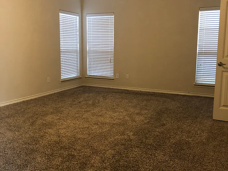 8304 Hitching Trl — Photo 8
