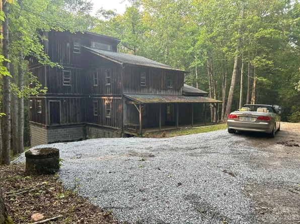 181 Sumner Pl, Zirconia, NC 28790