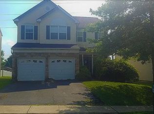 340 Hamilton Dr, Stewartsville, NJ 08886