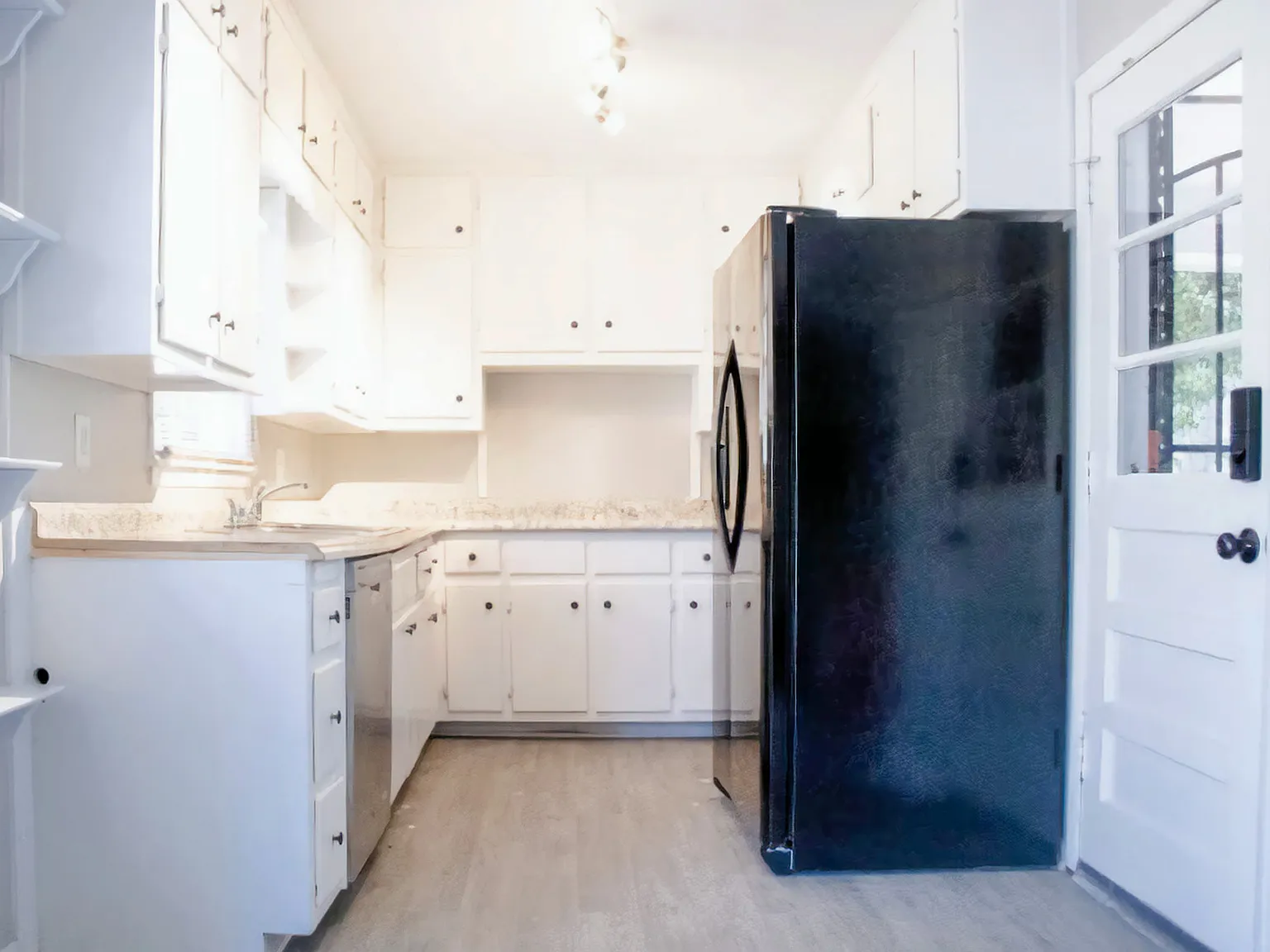 4 bed, 3.0 bath, 2500 sqft, $685 — Photo 3