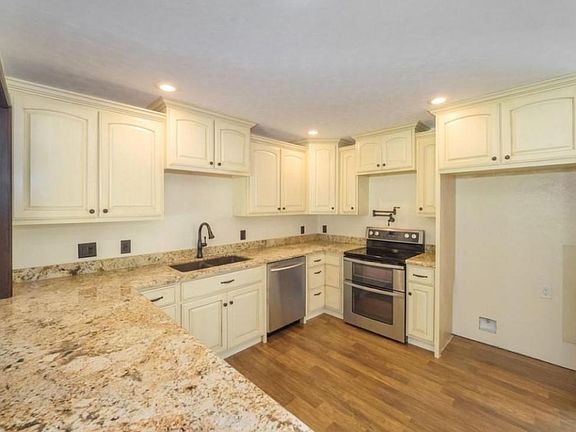 4th image of 410 Vernon St