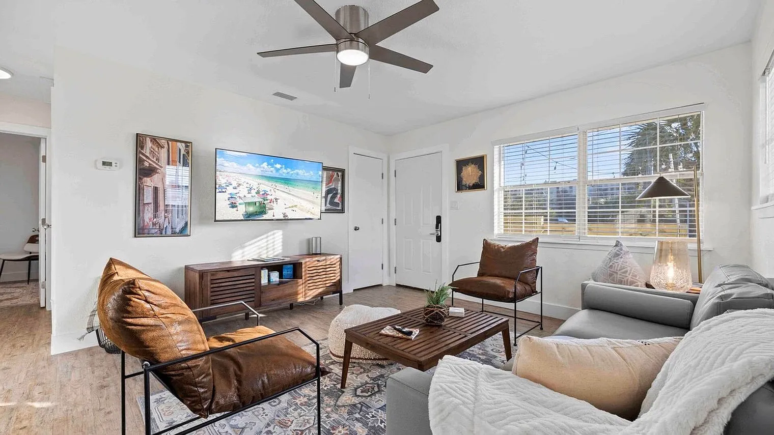 2 bed, 1.0 bath, 16791 sqft, $1,996 — Photo 3