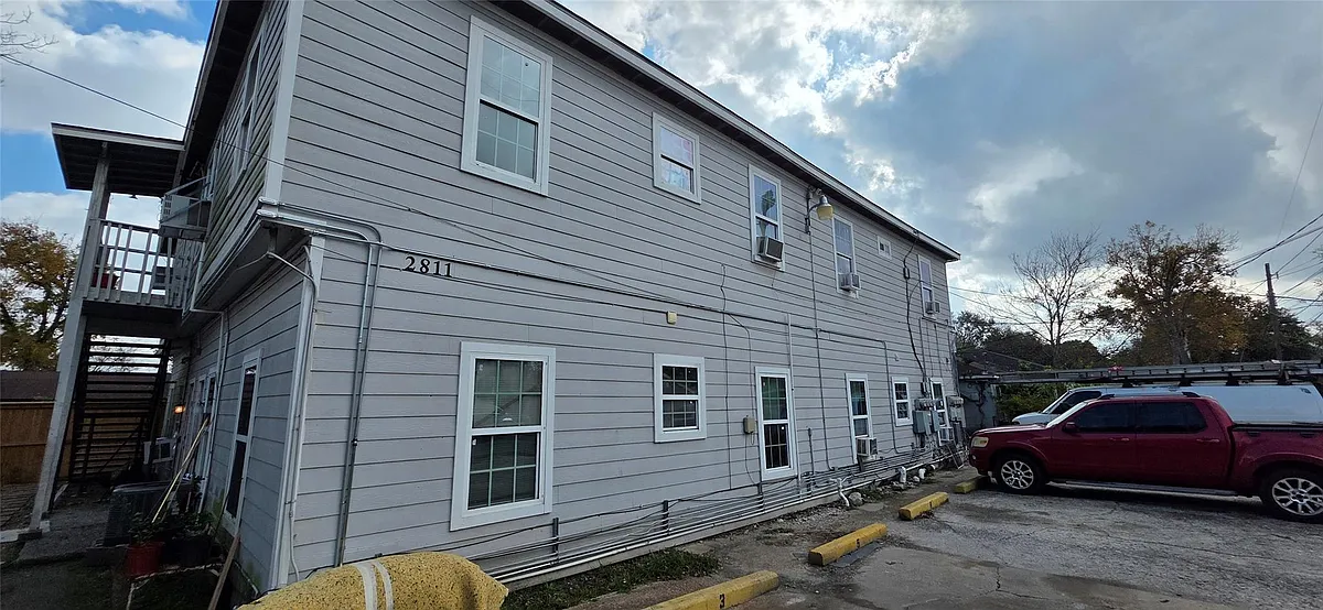 Building Photo - 2811 Iola St #8