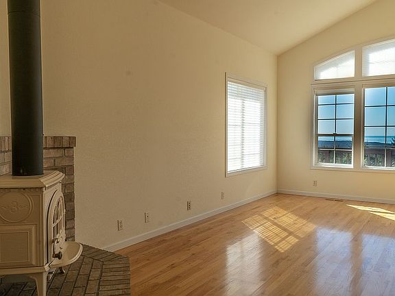 5th image of 47450 Fern Ridge Rd