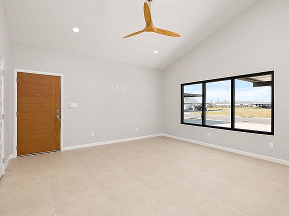 2nd image of 408 Sparrow Rd #2