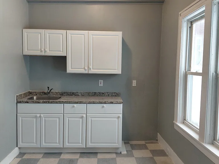 498 Main St #6 — Photo 1