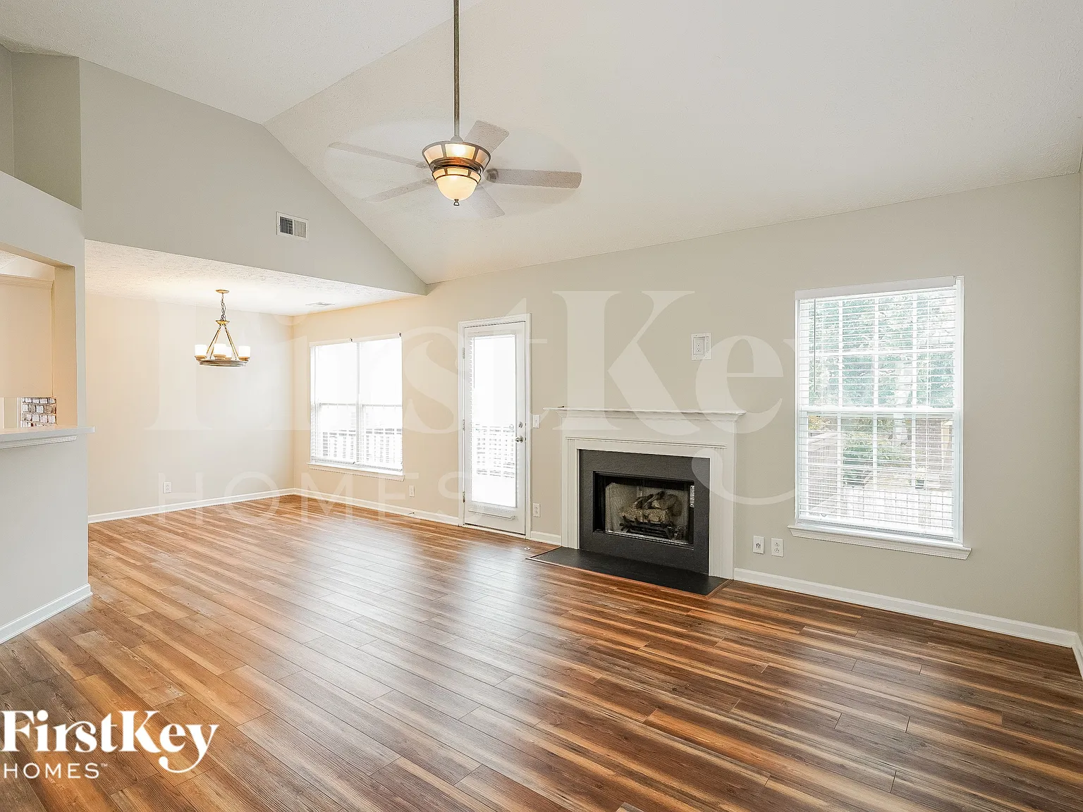 3 bed, 2.0 bath, 1819 sqft, $2,250 — Photo 2