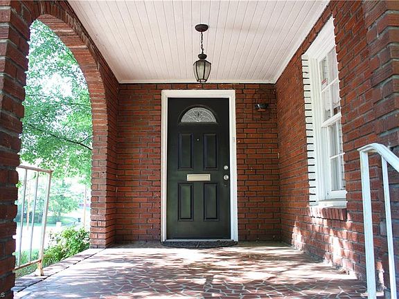 3rd image of 1033 Pearson St