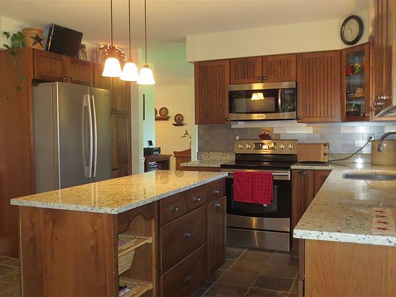 2nd image of 3 Clare Castle Dr