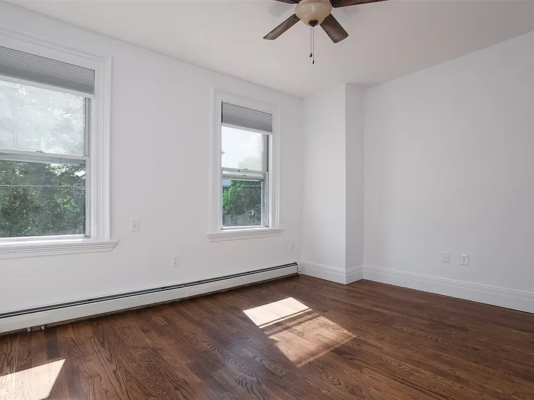 76 Bowers St #3 — Photo 8