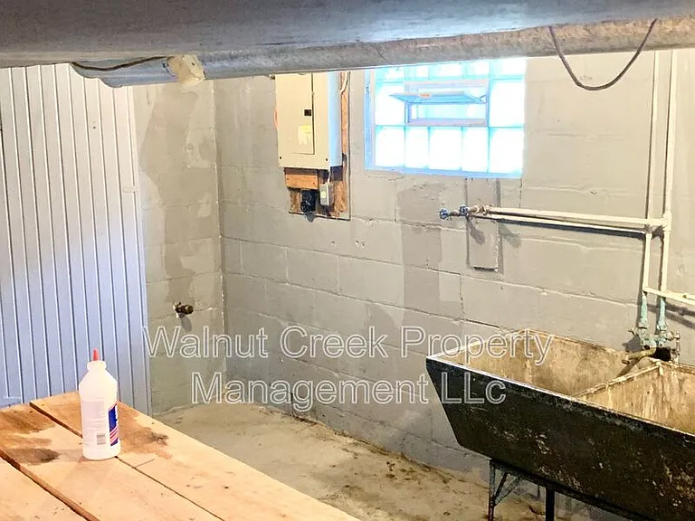 1911 E 34th St — Photo 17