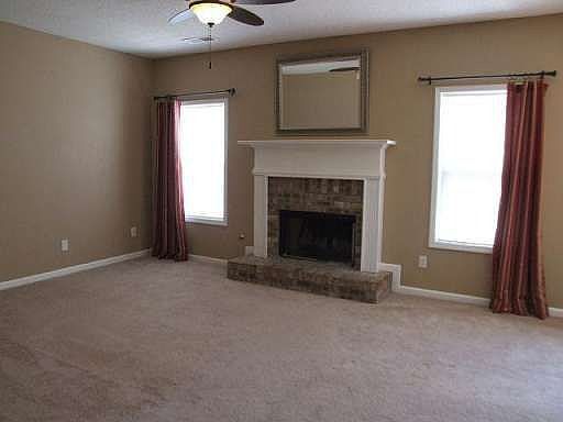 3rd image of 389 Silverthorn Dr NW