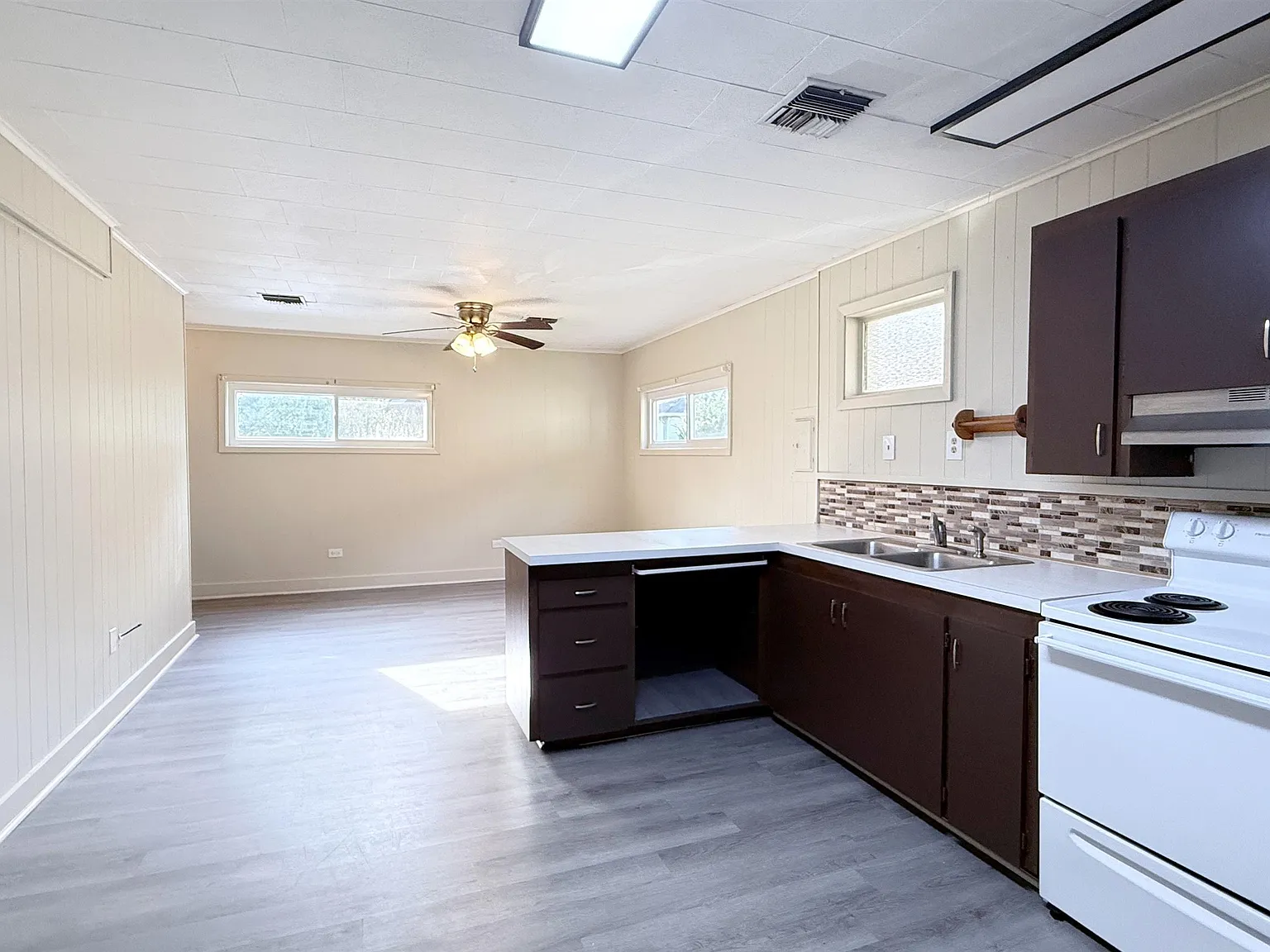 2 bed, 865 sqft, $900 — Photo 2
