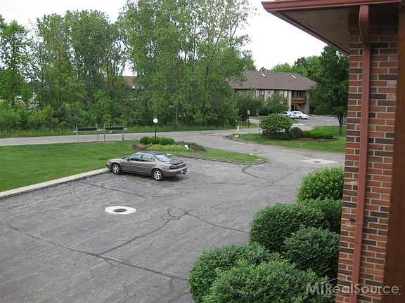 3rd image of 16500 Clarkson Dr