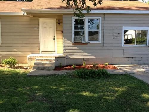 2nd image of 3200 SW 21st St