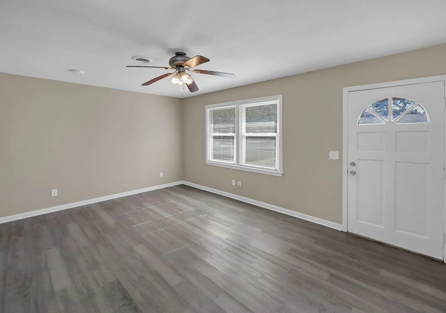 Charming 2-Bedroom Home with Brand-New HVAC in Convenient Location! — Photo 4