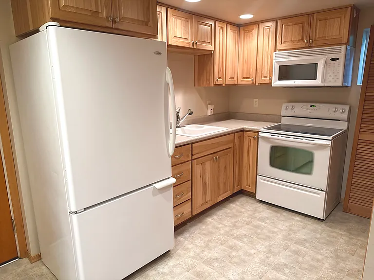 Additional kitchen (downstairs)