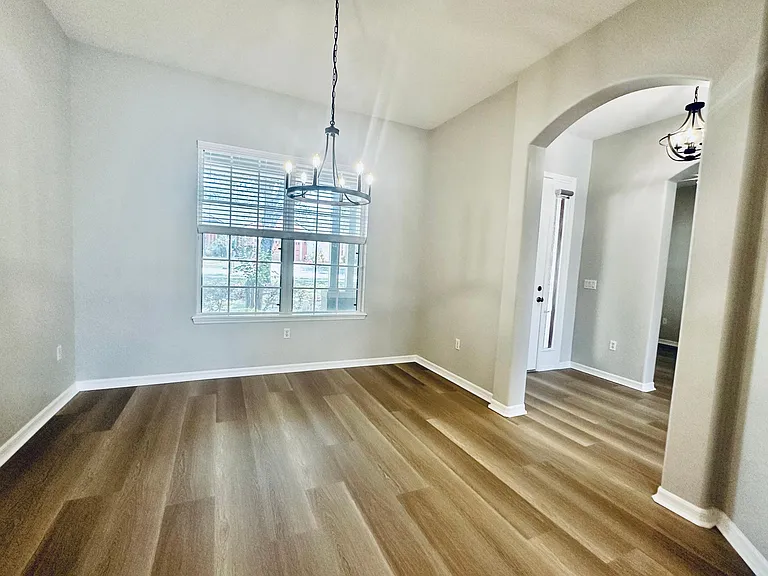 916 White Oak Way — Photo 4