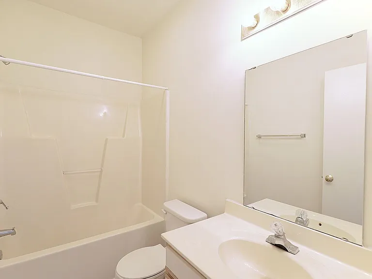 2201 Spring Garden St — Photo 32