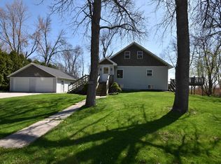 1273 Fawn Ct, Green Bay, WI 54313