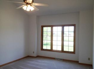 919 Kaywood Dr, Racine, WI 53402