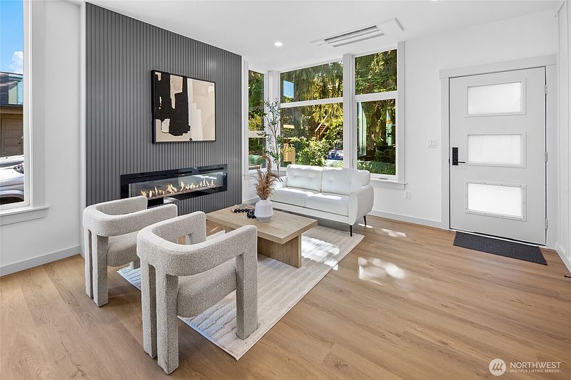 4th image of 3035 A 21st Avenue W