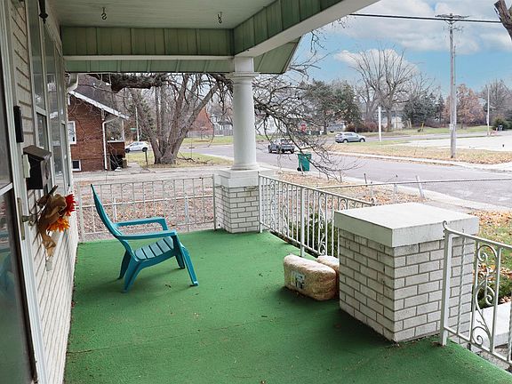 4th image of 1913 W Alice Ave