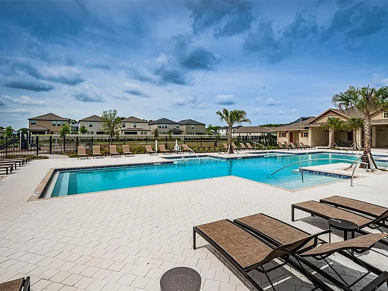 8327 Crescent Oaks Dr — Photo 50