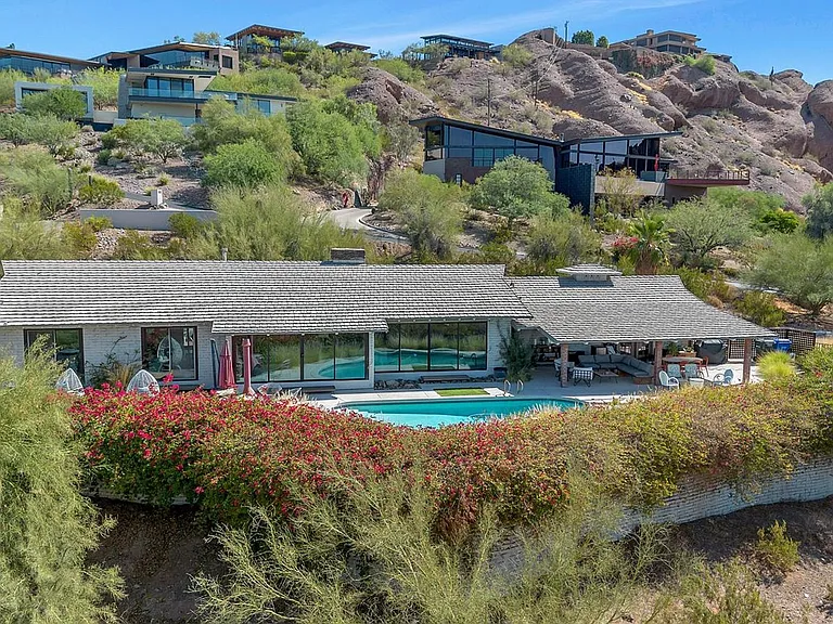 5526 N Camelback Canyon Dr — Photo 2