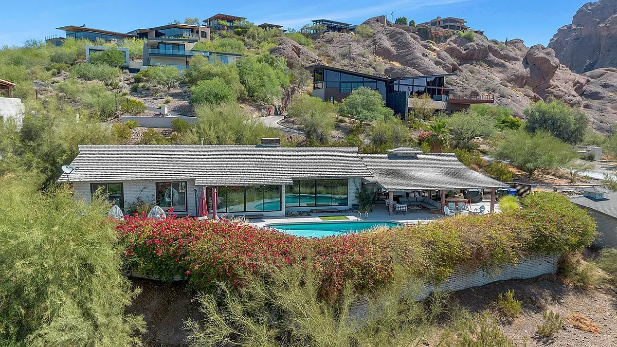 Building Photo - 5526 N Camelback Canyon Dr
