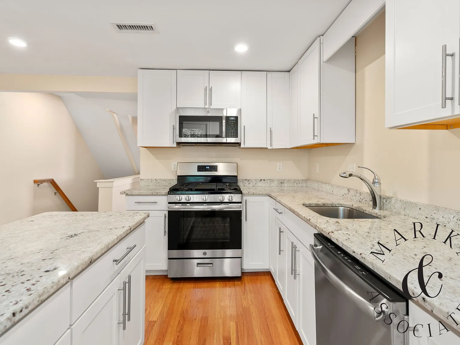 4 bed, 2.0 bath, $4,200 — Photo 3