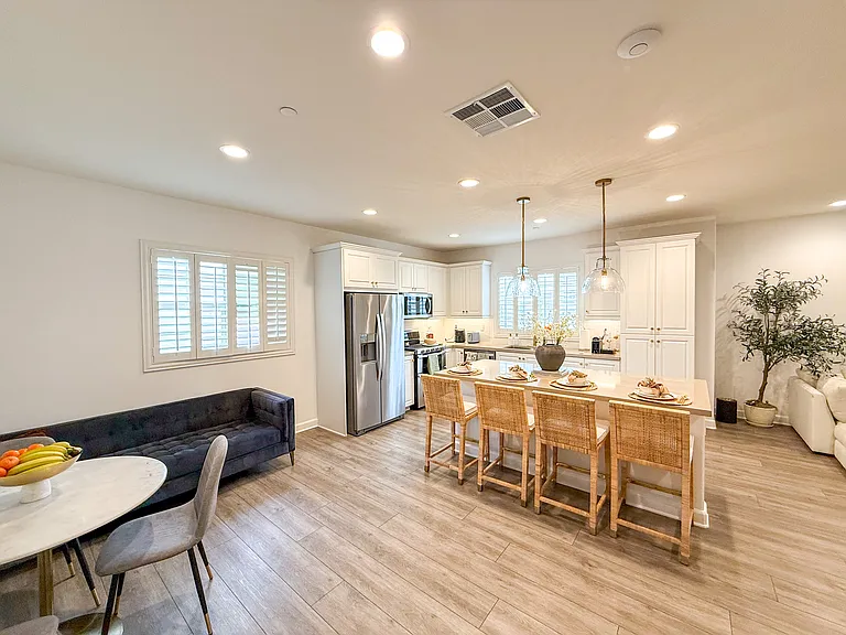 953 Slate St — Photo 3