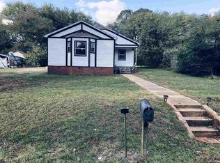 706 School Dr, Hughes Springs, TX 75656